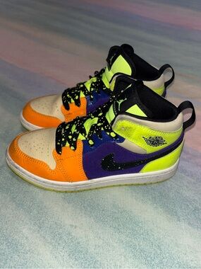 Jordan AJ 1 Mid SE Uni Toddlers Volt/Black/Vivid Orange‎ Infants Size 1Y